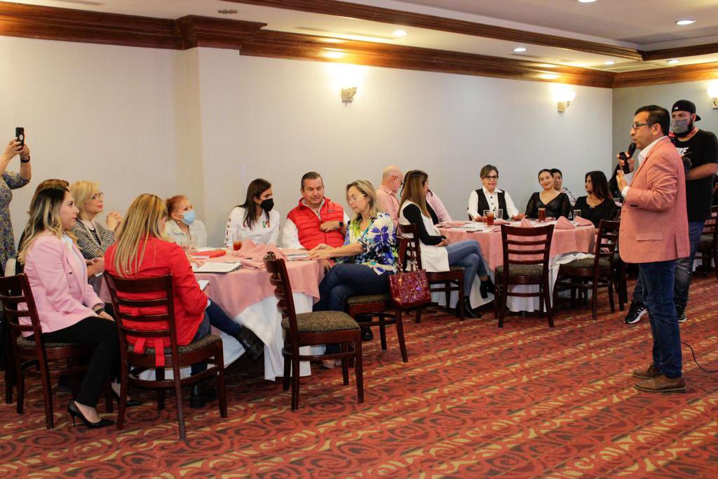MonseArcosV's tweet photo. Mi reconocimiento al @ONMPRITamaulip1 a cargo de nuestra líder estatal @OfeliaGarza1 y al presidente estatal del @PRITampsOficial @edgarmelhem, por estos importantes eventos que empoderan e impulsan a las tamaulipecas. #JuntasPorMéxico  (2-2) https://t.co/TtqFypcCub