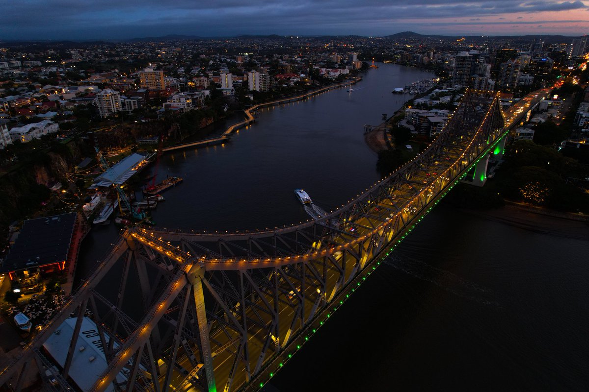 Hughesers's tweet photo. “A city is a place where interesting always beats beautiful.” ~Megan Harlan.
#drone #dronephotography #aerialphotography #CityLights #photography #DroneHour #ThePhotoHour #ThePhotoChallenge @The_PhotoBattle #ShutterNutters 
Instagram: Hughesy_foto | https://t.co/ZzCwiy0GVG https://t.co/SL0Luev3s6
