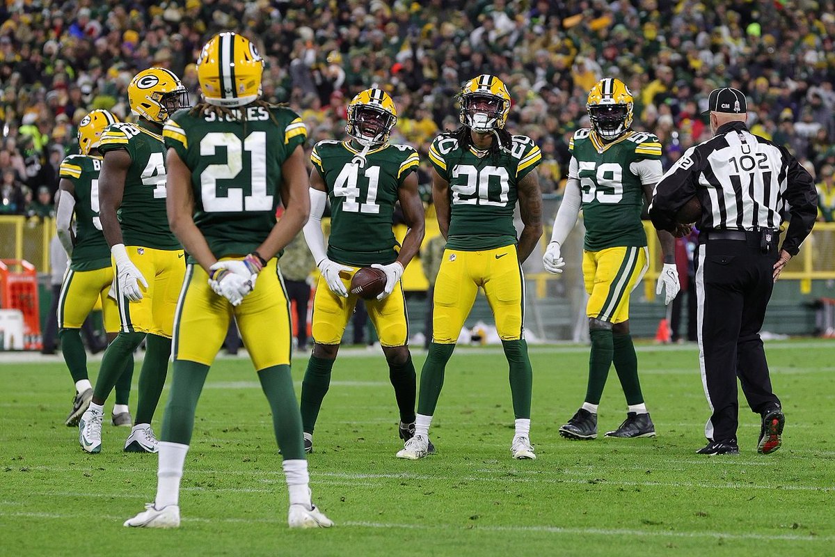 AmlobPackers's tweet photo. Coach Green on if the Packers defense is the greatest of all time: "The numbers speak for themselves." https://t.co/tk16dak6db