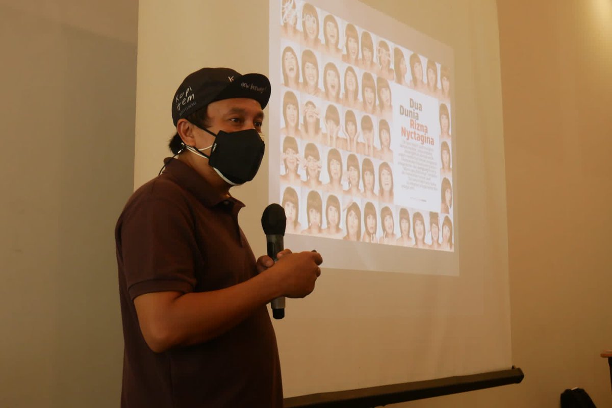 Ozzien22's tweet photo. Materi Jurnalistik Foto dibawakan oleh Master Yunizar, Wartawan senior Tempo dalam Workshop Konten Kreatif yang diselenggarakan MUI bekerjasama dengan Kominfo.

Surabaya, 18-20 November 2021
#IslamWasathiyahMUI
#MUIJagaMoralBangsa
#MUIJawaTimur
#MUIkabtrenggalek https://t.co/qJj1JSpdfE
