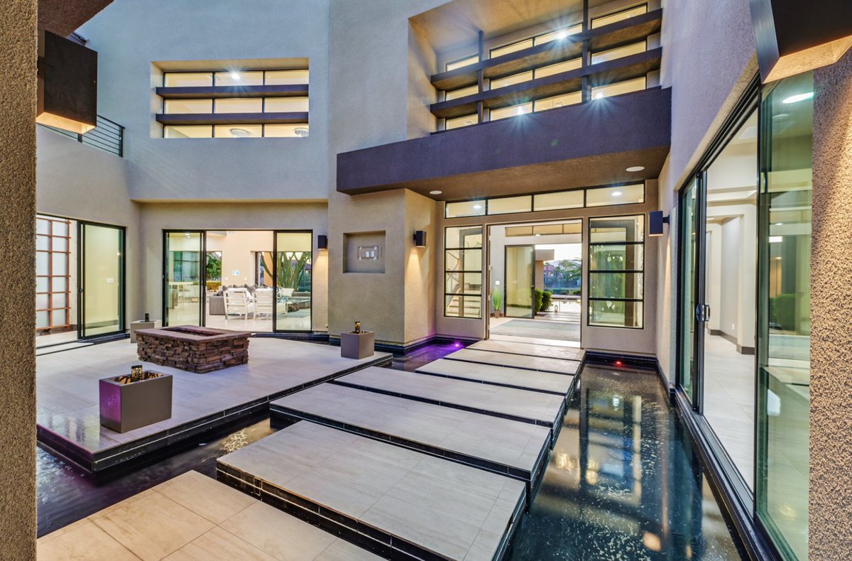 LVHomeGuide's tweet photo. 🏡 #NewListing in #Henderson - Modern Blue Heron #home with indoor/outdoor living on @DragonRidgeGolf course 😍 Pool w/ swim up bar, #Strip views✨5 bed/5.5 bath/7,486 sq ft. DM for info. Search all listings➡️ https://t.co/f4fuizYmpP #RealEstate https://t.co/vbvPBOaZTX