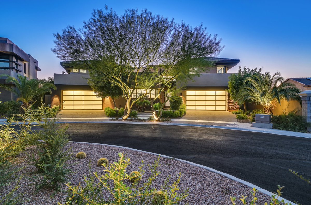 LVHomeGuide's tweet photo. 🏡 #NewListing in #Henderson - Modern Blue Heron #home with indoor/outdoor living on @DragonRidgeGolf course 😍 Pool w/ swim up bar, #Strip views✨5 bed/5.5 bath/7,486 sq ft. DM for info. Search all listings➡️ https://t.co/f4fuizYmpP #RealEstate https://t.co/vbvPBOaZTX