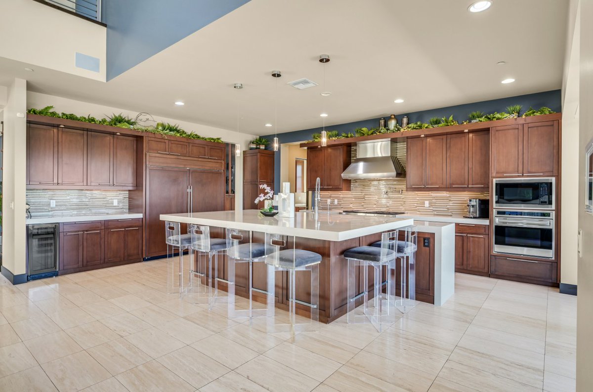 LVHomeGuide's tweet photo. 🏡 #NewListing in #Henderson - Modern Blue Heron #home with indoor/outdoor living on @DragonRidgeGolf course 😍 Pool w/ swim up bar, #Strip views✨5 bed/5.5 bath/7,486 sq ft. DM for info. Search all listings➡️ https://t.co/f4fuizYmpP #RealEstate https://t.co/vbvPBOaZTX
