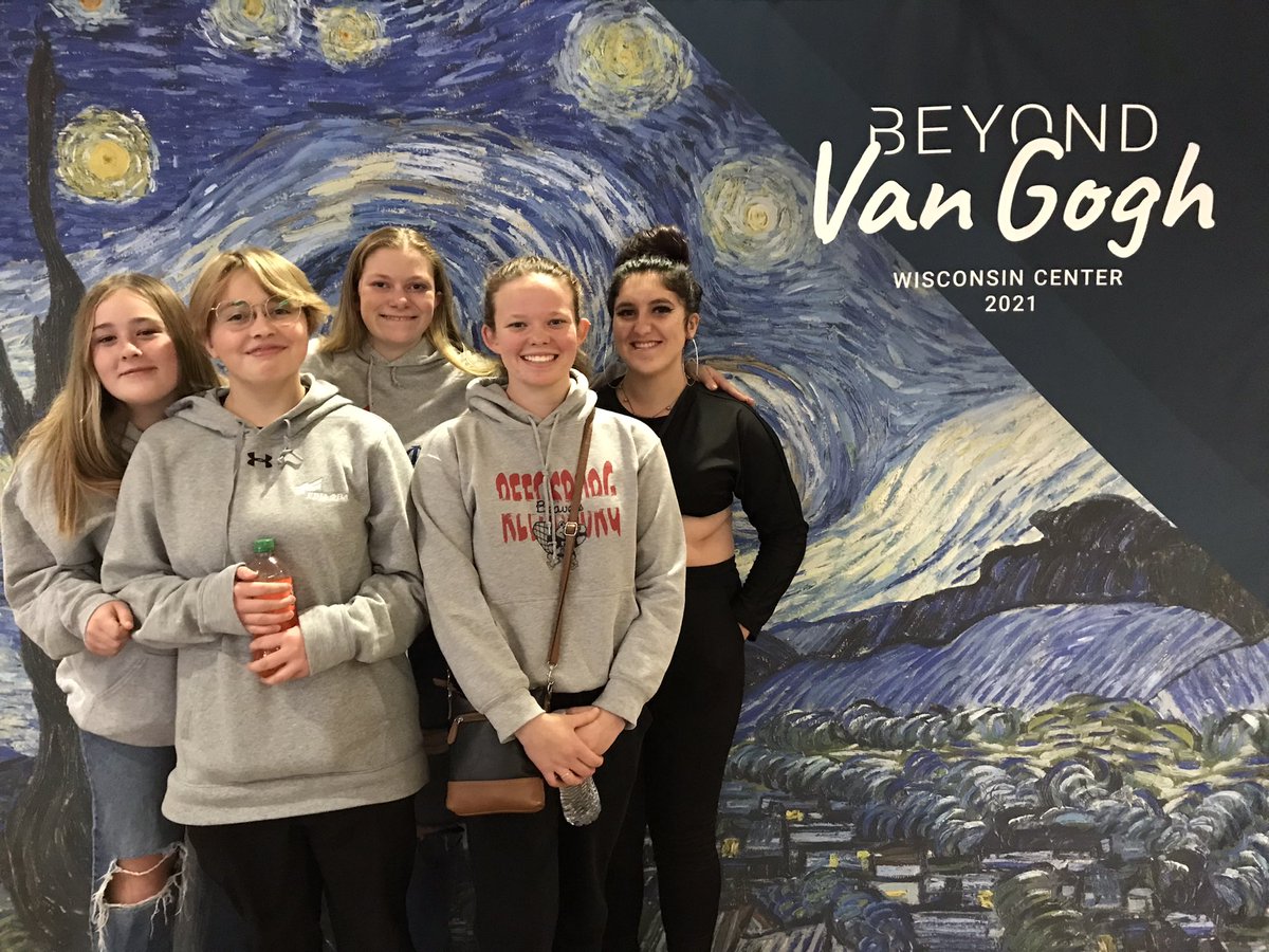 conniejump66's tweet photo. Great day with these ladies! @ReedsburgFBLA #ReedsburgPride https://t.co/1EUsIwT24m