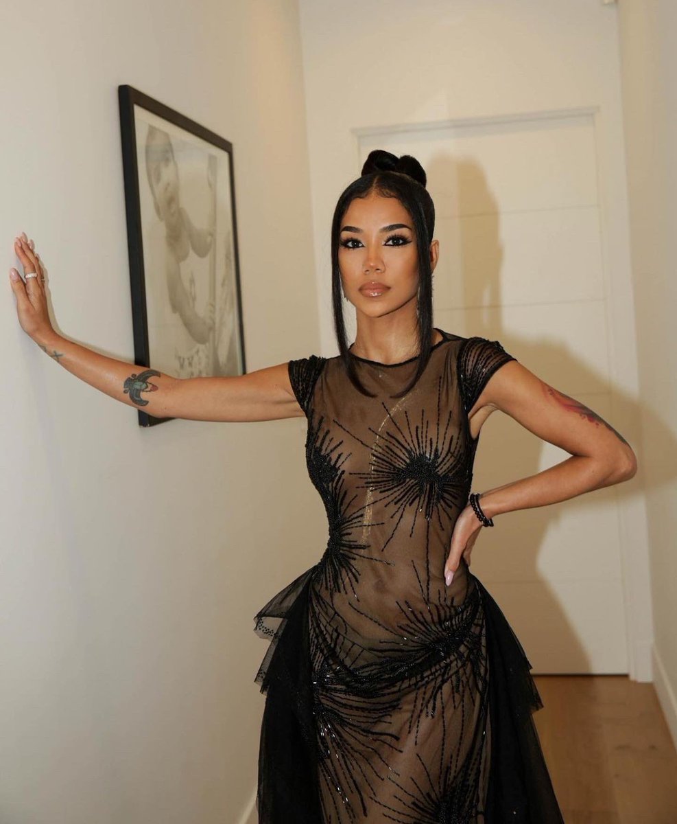 iCONtips's tweet photo. …SHEER intent. ⚡️♟
@JheneAiko for @GQMagazine man of the year in custom #sebastiangunawan, @LouboutinWorld & @DavidYurman.
#iCONtips #JheneAiko #Style #Fashion https://t.co/sAgRbZLXDS