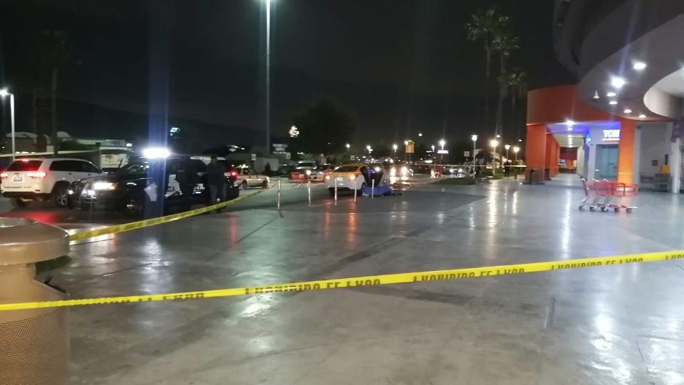 ABCNoticiasMX's tweet photo. 🔴 #ÚLTIMAHORA | Ejecutan a un hombre en la entrada de Patio Lincoln

🌐 https://t.co/n3Qldgwvd6 https://t.co/WAbDfuFM5p