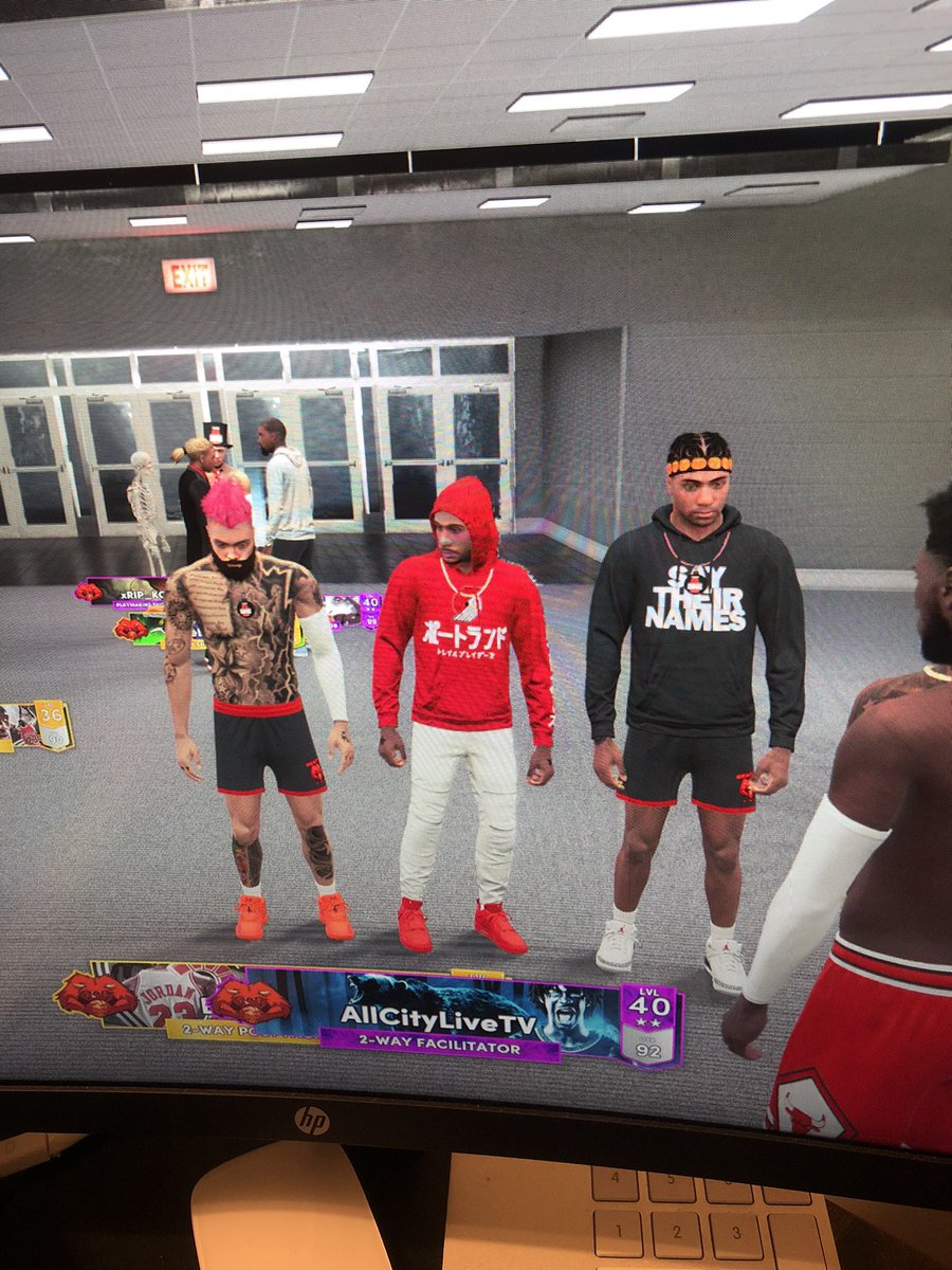 MichaelSmiff's tweet photo. Took a pic with 2k legend @AllCityLiveTV in the rec lobby today @m_norton88 #ballislyfe https://t.co/uuDfQwRvEX