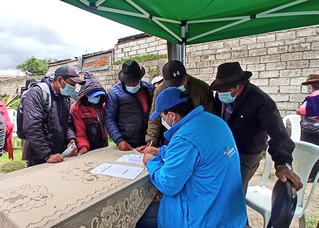 BUENAS NOTICIAS | Socializamos junto al equipo técnico de la Subsecretaría de Ganadería los paquetes tecnológicos pecuarios a productores de la organización COICE de la parroquia #Cebadas del cantón #Guamote, para fortalecer la actividad productiva del sector. #JuntosLoLogramos