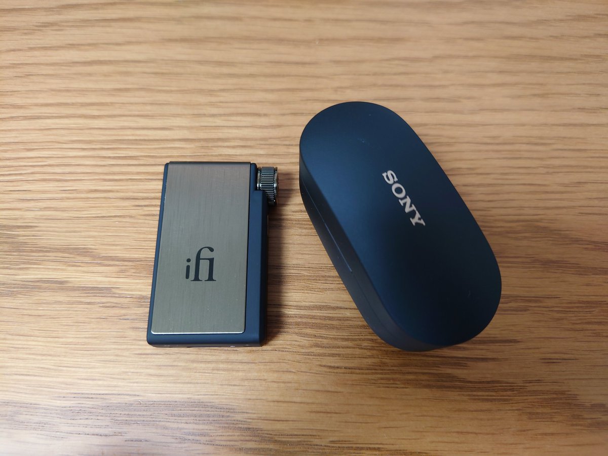 4BPM_EE's tweet photo. 久しぶりのポタオデ。ifi GO blu到着、想像以上に小さく4.4mm端子の先に何か付いてる程度の大きさ。 https://t.co/krGVj92lDs