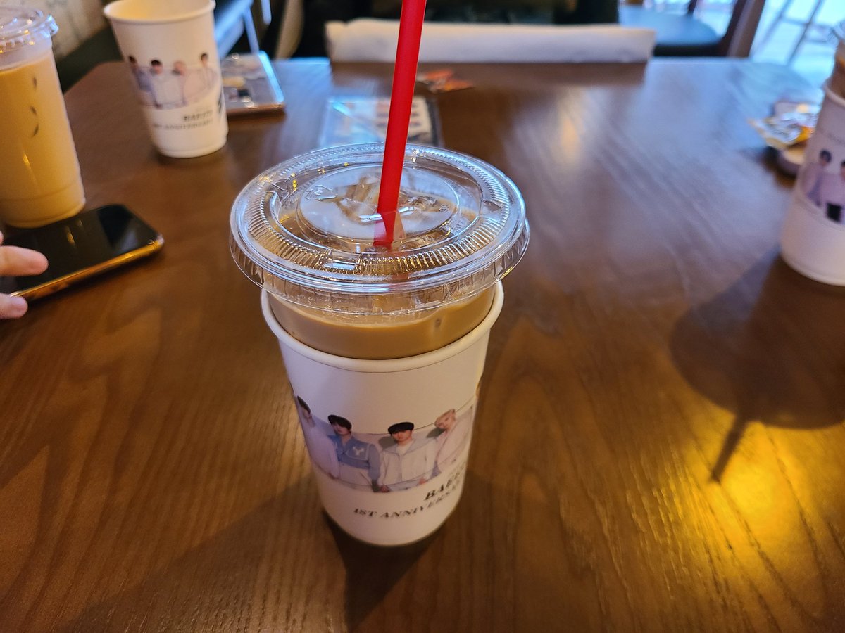 dohyon041110do's tweet photo. 광수 커피 첨으로 갓는데 분위기도 넘 좋고 커피가 너무 맛있어서 좋았어요 광수커피 왜 맛있는거지
#진짜미쳤나봐배칠삼밖에안보이잖아이러다반해반해반하겠어가볍게보지말아나정말진심이야나대단한놈은아니지만널누구보다빛나게해줄게좀낯간지럽지만말해볼게내가널좋아한다고지금고백하는거라고 https://t.co/ksvc5pyEYo