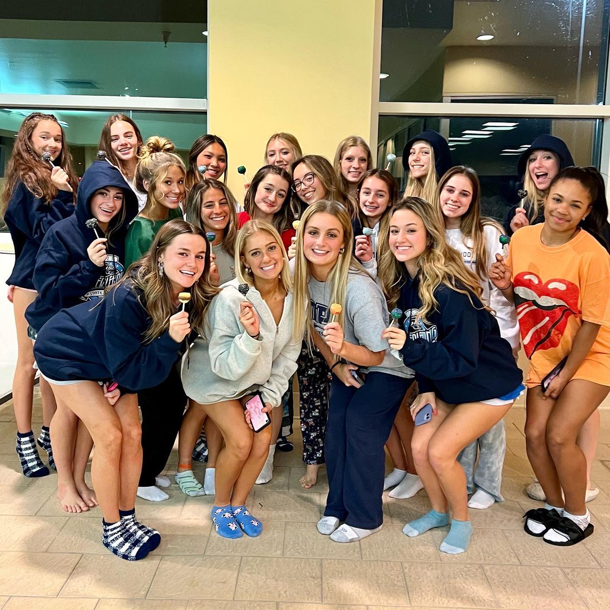 PopeCheer's tweet image. Mission COMPLETE 🚀 Unbelievably PROUD of this team for what they’ve accomplished throughout the season. Hard to believe it’s already come to an end. Seniors, thank you for giving your all to this team. We 💙 you!!! #m2mcomplete