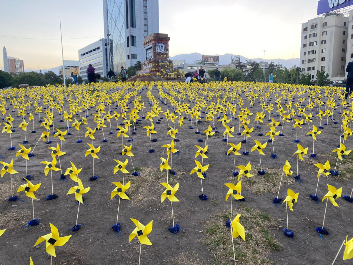MagxSichel's tweet photo. ¿Y si deslizas estas imágenes? Unión, destrucción y esperanza. ¿Sabes que hay un camino para recuperar lo primero? #SePuede 💛 @sebastiansichel https://t.co/rFAsBlRl4E