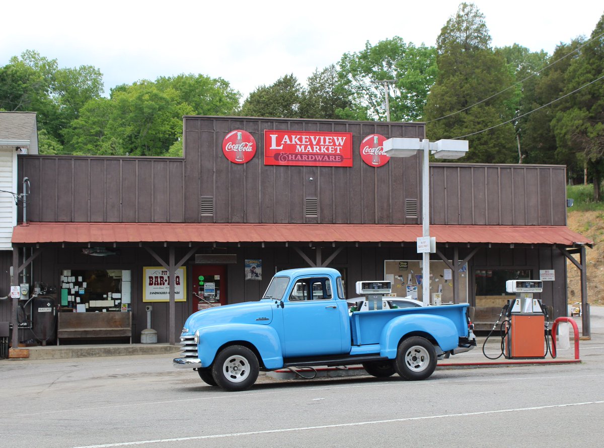 Forget about those big city problems.  Weekends are for long drives and country stores. ⛽

Lakeview Market &amp; Hardware also happens to make the best chess pie this side of the Mississippi. 🥧

Life happens at a more comfortable pace @magnoliafarmswestnash 🏡

#RealEstate #forsale