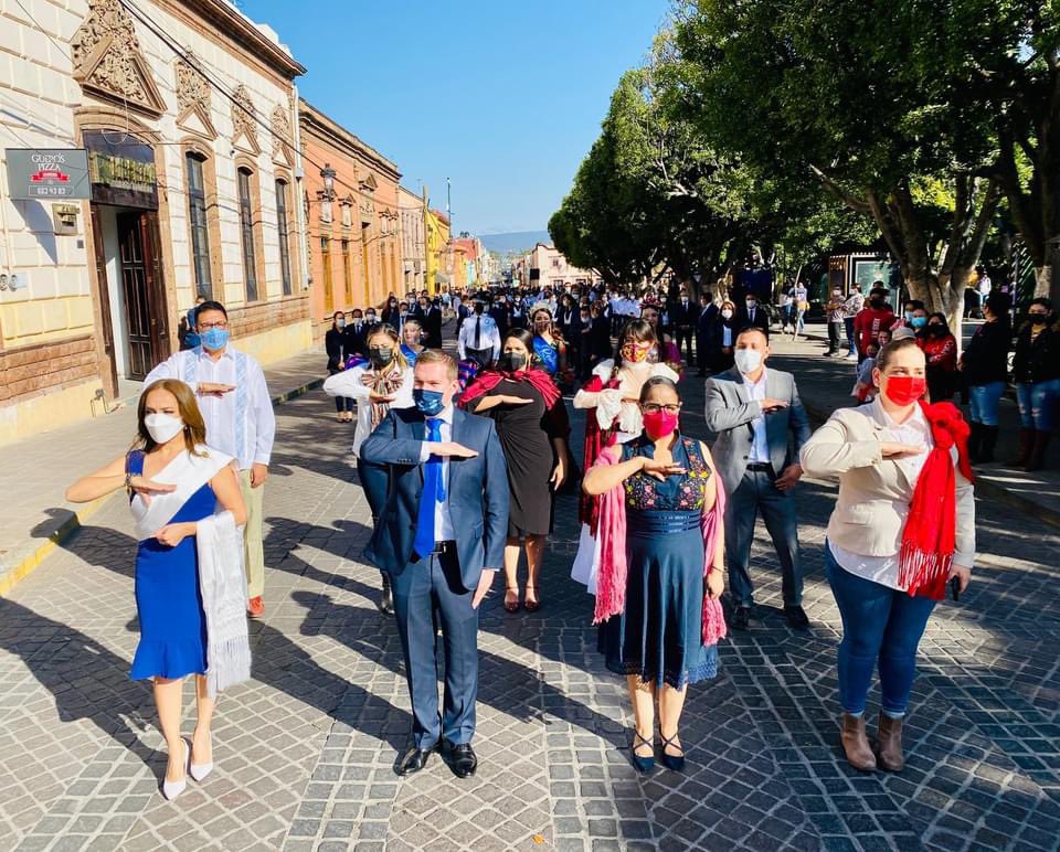 Anactv_mx's tweet photo. Desfile conmemorativo de la Revolución Mexicana 🇲🇽 en @SalvatierraMx , Guanajuato 
📷 @germancer 

#GobiernosHumanistas
#ANACTV

@AleGutierrez_mx Pdta #Leon Pdta Asociación Nacional de Alcaldes #ANAC https://t.co/Kt6wY4SPBu