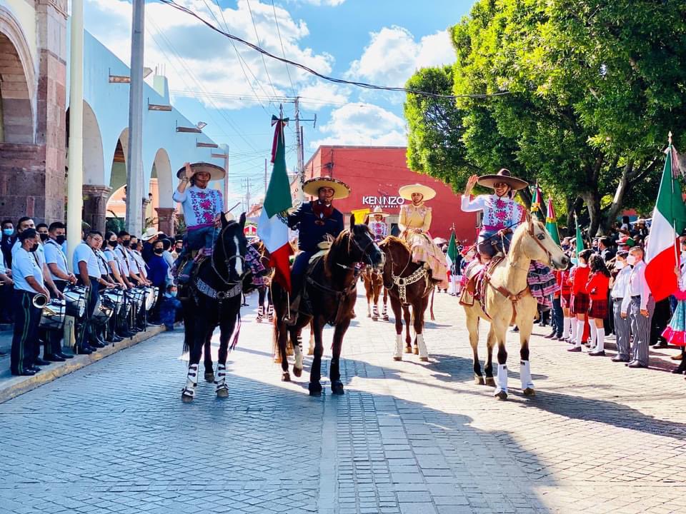 Anactv_mx's tweet photo. Desfile conmemorativo de la Revolución Mexicana 🇲🇽 en @SalvatierraMx , Guanajuato 
📷 @germancer 

#GobiernosHumanistas
#ANACTV

@AleGutierrez_mx Pdta #Leon Pdta Asociación Nacional de Alcaldes #ANAC https://t.co/Kt6wY4SPBu