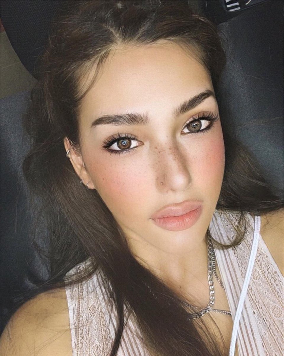 HotsoBell's tweet image. Today I work all day, a lot of work, very tired.😌😌😌