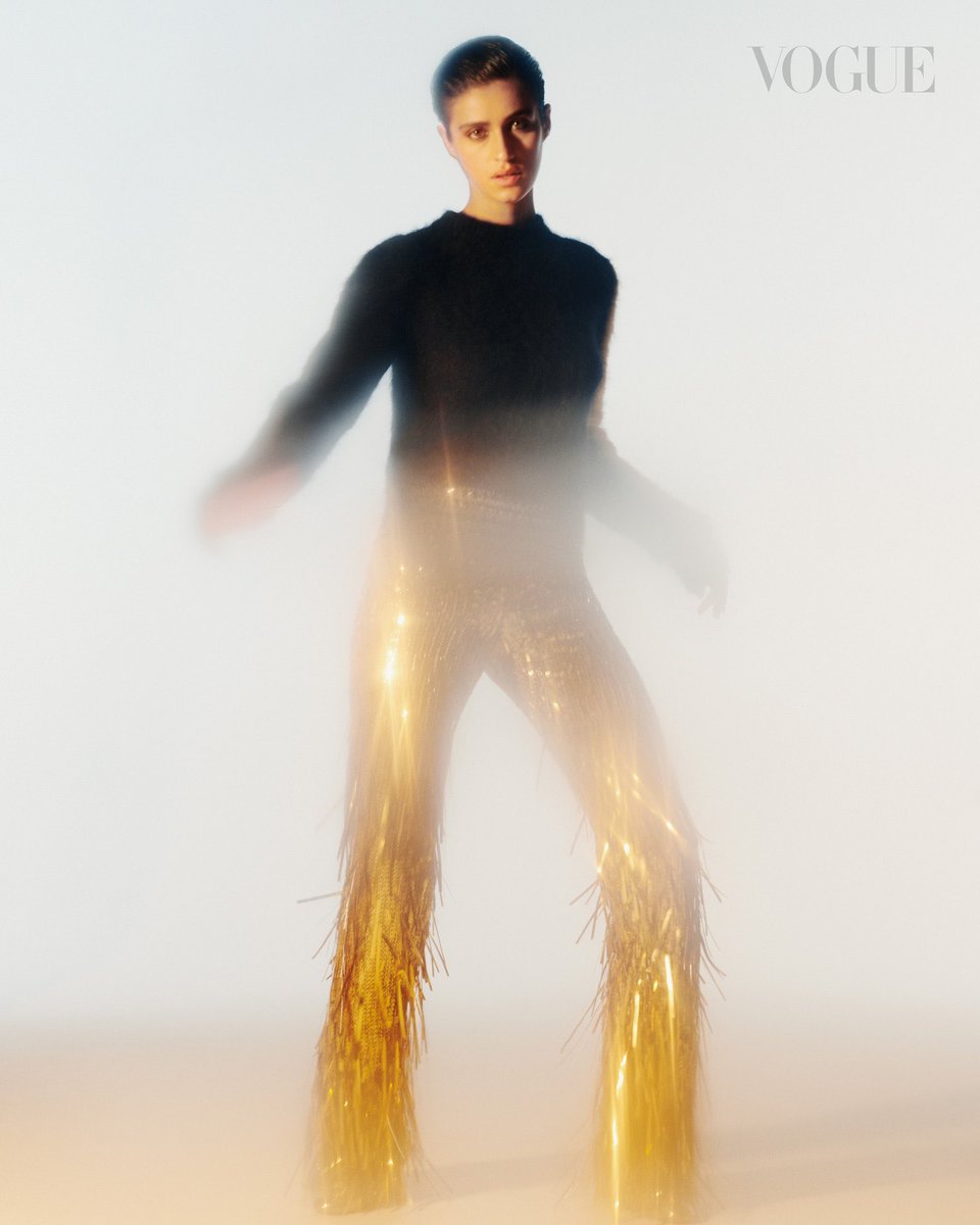 art8amby's tweet photo. #art8ambyexclusive - #editorial with #AnyaChalotra by #PaulScala in #VogueSingapore #December2021, styling by #FabioImmediato. Fashion director @monkiepoo. Hair and makeup by #DanielMartin and #NeilYoung, manicurist #MichelleClass #art8ambyeditorial https://t.co/MzPQkqXOZ6