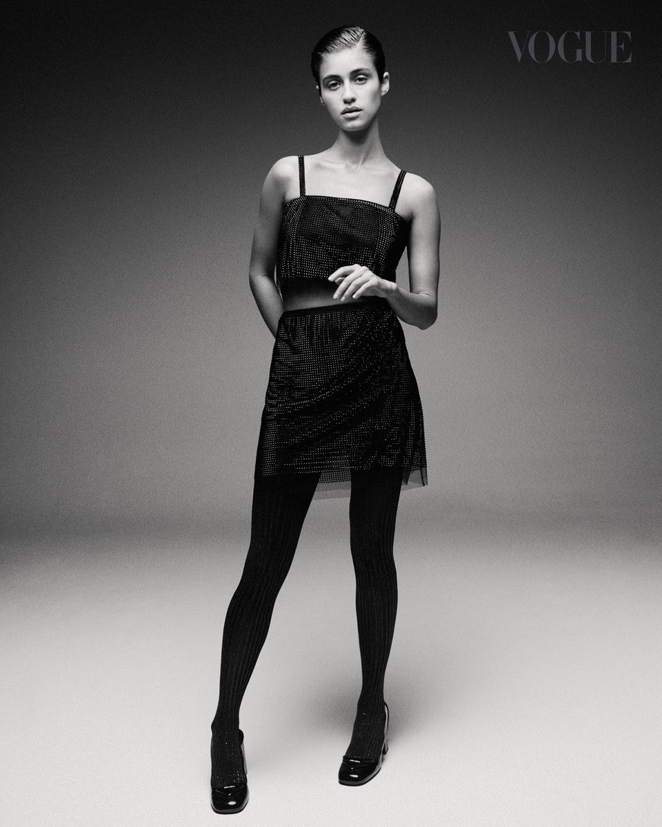 art8amby's tweet photo. #art8ambyexclusive - #editorial with #AnyaChalotra by #PaulScala in #VogueSingapore #December2021, styling by #FabioImmediato. Fashion director @monkiepoo. Hair and makeup by #DanielMartin and #NeilYoung, manicurist #MichelleClass #art8ambyeditorial https://t.co/0UAwsTISlt