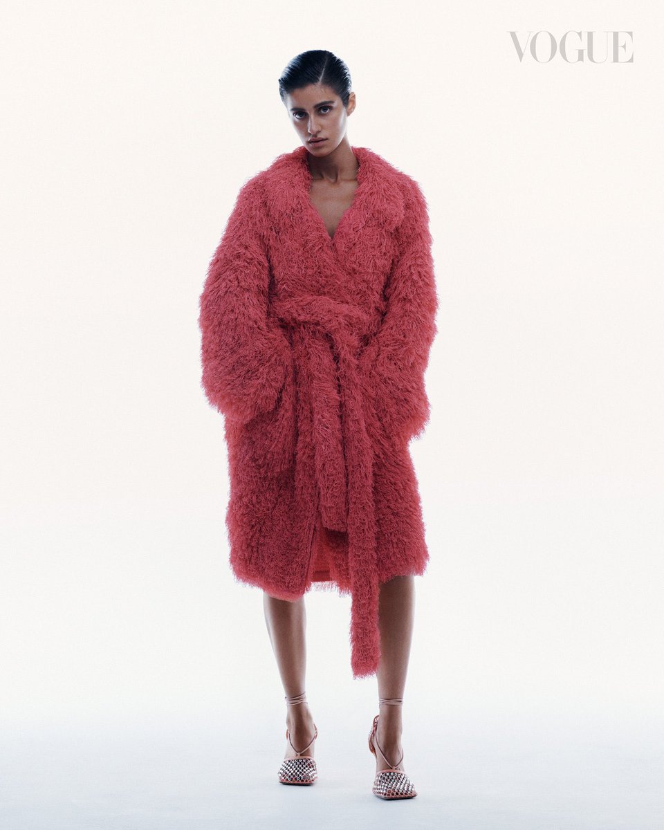 art8amby's tweet photo. #art8ambyexclusive - #editorial with #AnyaChalotra by #PaulScala in #VogueSingapore #December2021, styling by #FabioImmediato. Fashion director @monkiepoo. Hair and makeup by #DanielMartin and #NeilYoung, manicurist #MichelleClass #art8ambyeditorial https://t.co/T0yxVhZZwa