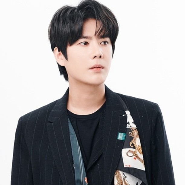 keshagrace501's tweet photo. [actifkr] 

SS501's Kim Kyu-Jong, who started new activities with the signing of an exclusive contract with the new agency FC ENM, came with our VAVANT Fashion Mask.

#KIMKYUJONG #김규종 #VAVANT #Fashion #Mask https://t.co/rHOD2AWi15