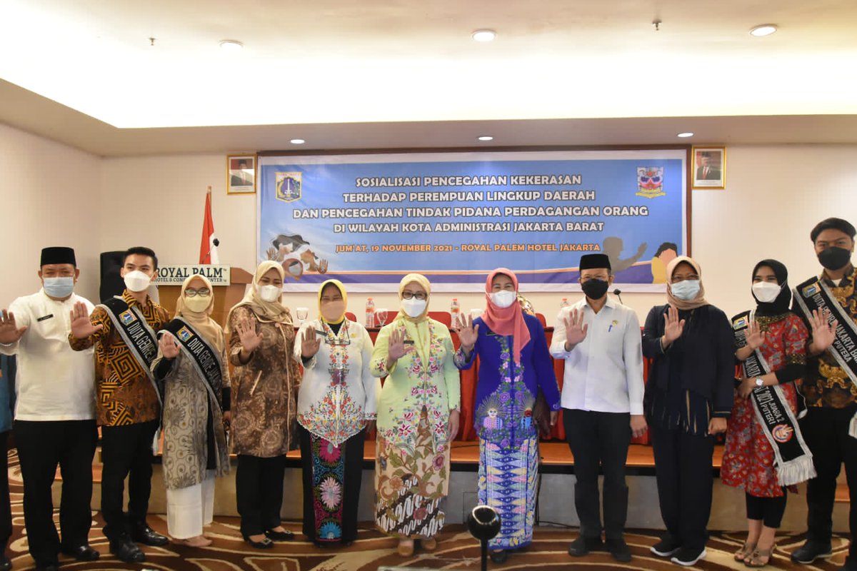 ppapp_jakbar's tweet photo. Pelaksanaan kegiatan Pertemuan Lintas Sektor Pencegahan Kekerasan Terhadap Perempuan dan Sosialisasi Tindak Pidana Perdagangan Orang Kota Administrasi Jakarta Barat diselenggarakan secara luring dan daring pada hari ini, Jumat (19/11) di Royal Palem Hotel, Jakarta Barat.
#dppapp https://t.co/fSly5nPLhH