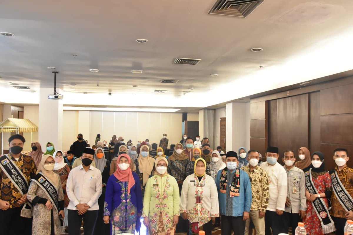 ppapp_jakbar's tweet photo. Pelaksanaan kegiatan Pertemuan Lintas Sektor Pencegahan Kekerasan Terhadap Perempuan dan Sosialisasi Tindak Pidana Perdagangan Orang Kota Administrasi Jakarta Barat diselenggarakan secara luring dan daring pada hari ini, Jumat (19/11) di Royal Palem Hotel, Jakarta Barat.
#dppapp https://t.co/fSly5nPLhH