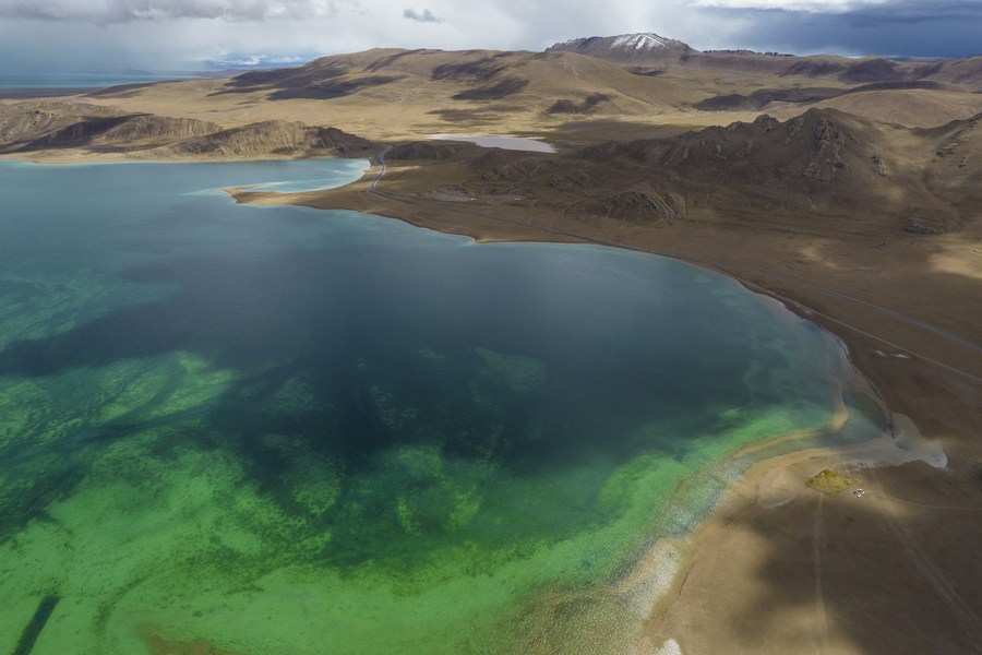XHNews's tweet photo. Bird's-eye view of Changtang Plateau, well known for the number and high altitude of lakes #InTibet https://t.co/W3by4vP0VM https://t.co/7LeCHafjWP