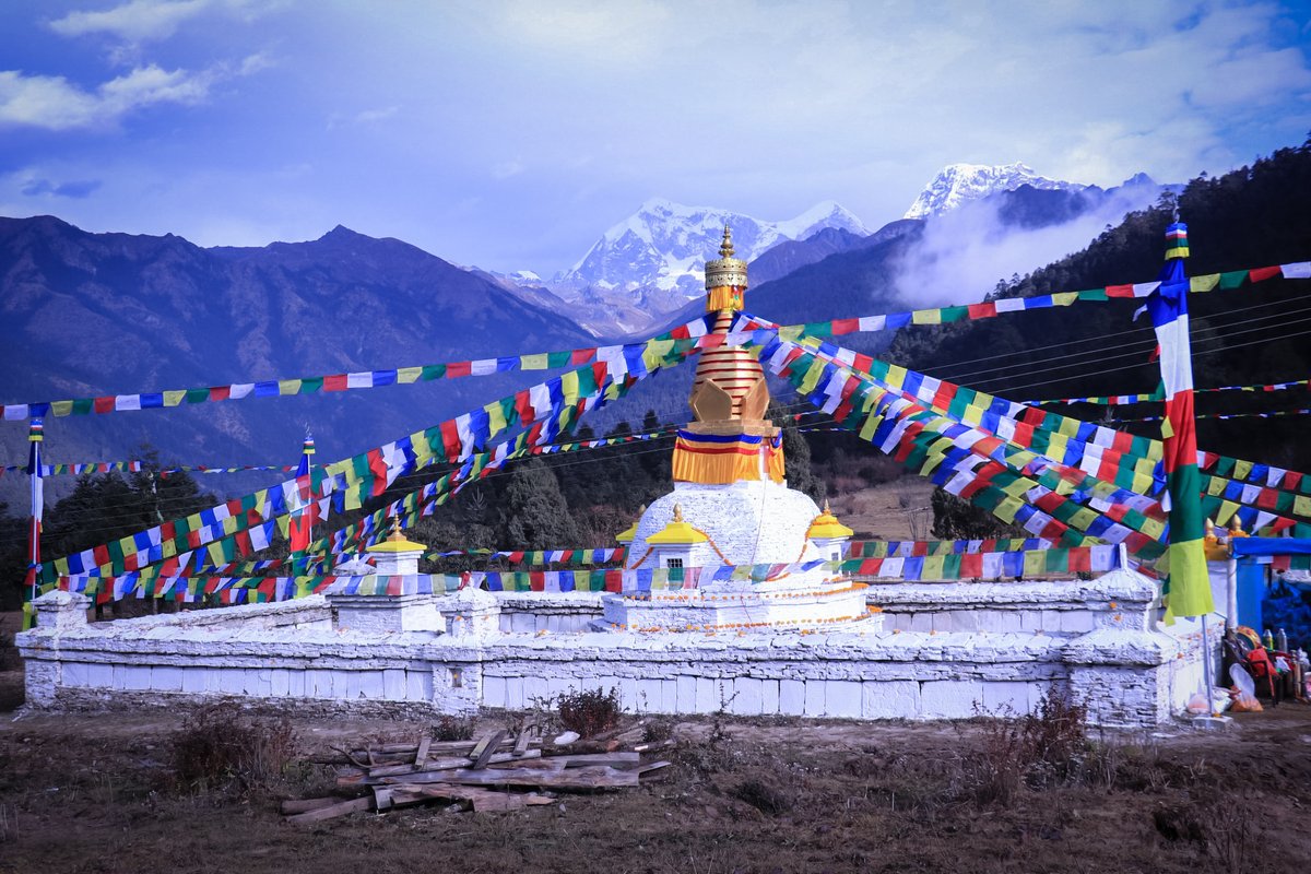 ngimasherpa's tweet photo. Pike Trek is running all seasons, there are an authentic Sherpa culture, much uninfluenced by tourism, beautiful #Numbur Himal, Monasteries and Stupas. #PikeTrekking #PikePeakTrek #WinterTrek #SherpaCultureTrek #AnnapurnaFoothillsTreks #AFTreks https://t.co/Dgpq616hur