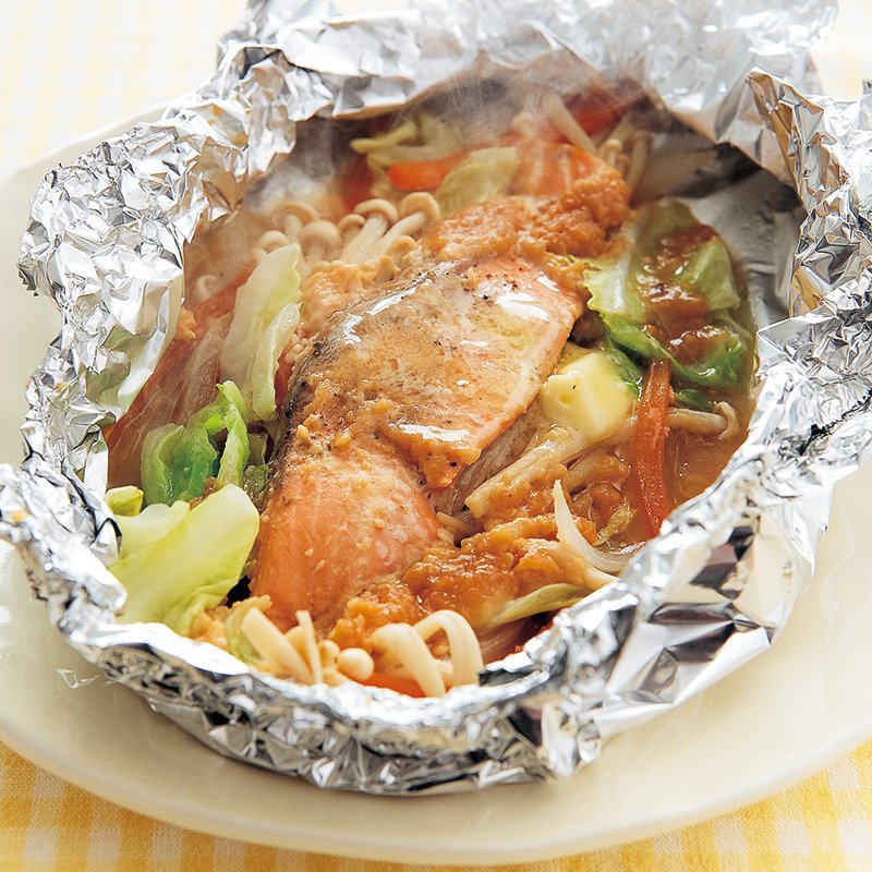 味噌×バターは北では超王道ポカポカ最強タッグなので

・味噌ラーメン(バター)
・豚汁(バターで具材炒める)
・ちゃんちゃん焼き(鮭と野菜をバターで焼いて味噌で味付けるお手軽料理)

ぜひぜひお試しください。
バター入れるだけで飯グレード上がるのがタマラン

https://t.co/vTQUEvUqBG 