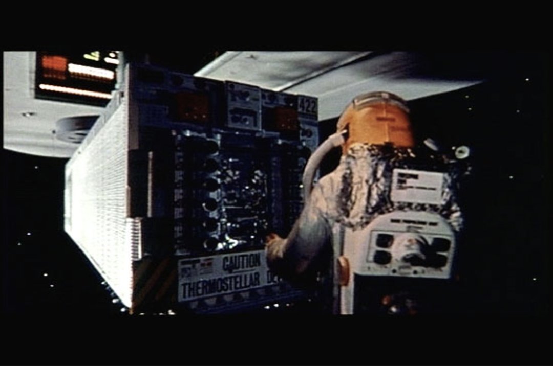 firstnameBob's tweet photo. #Bales2021FilmChallenge
11/20
Dark Star (1974)
director: John Carpenter
Thermostellar Bomb #20 is threatening to blow up the ship. Crew is able to reason with "Bomb". Eventually "Bomb" learns to only trust itself and detonates, destroying the ship.
https://t.co/7o5uUF24Ov https://t.co/62zD9tSWZa