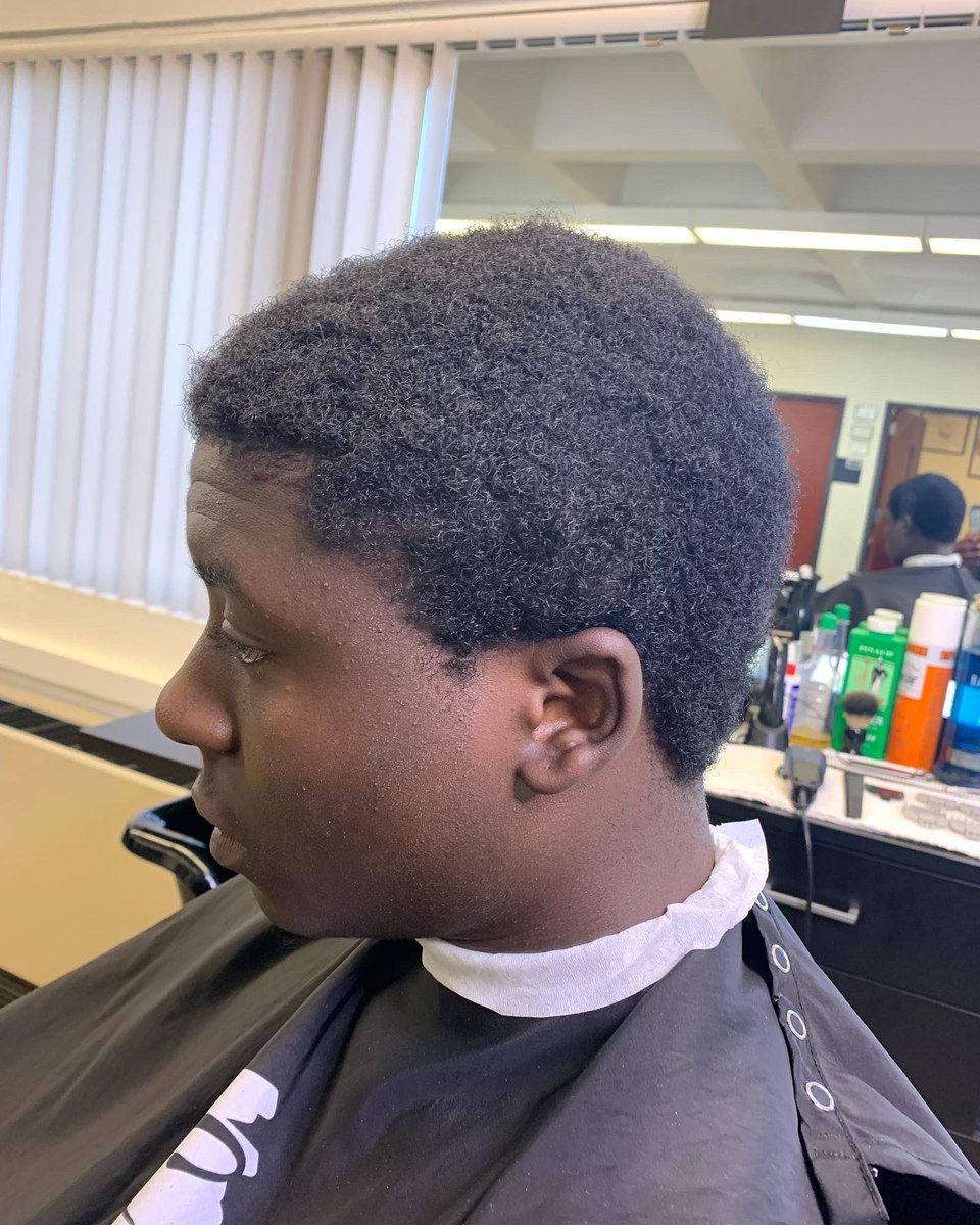 Jeremiah_121101's tweet photo. Cleveland Community College Barber program is one of the best and only $5 for haircuts. Come one down 
@ClevelandCC @TitusPhillips6 @vicblends @360_jeezy 
#704 #barbershop #college #Clean https://t.co/iAQmAqjk16