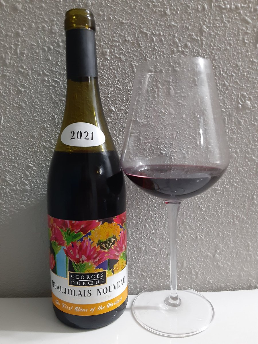 InvestingNation's tweet photo. Finally opened. Actually really impressed. Surprising balance and weight.
Super fresh and floral. Obvious carbonic.
Grape big league chew, banana &amp; clove (which i also associate w/ hefeweizen). Relatively tannic, good acidity and concentration makes me think spring frost; https://t.co/qccsccJ4ot