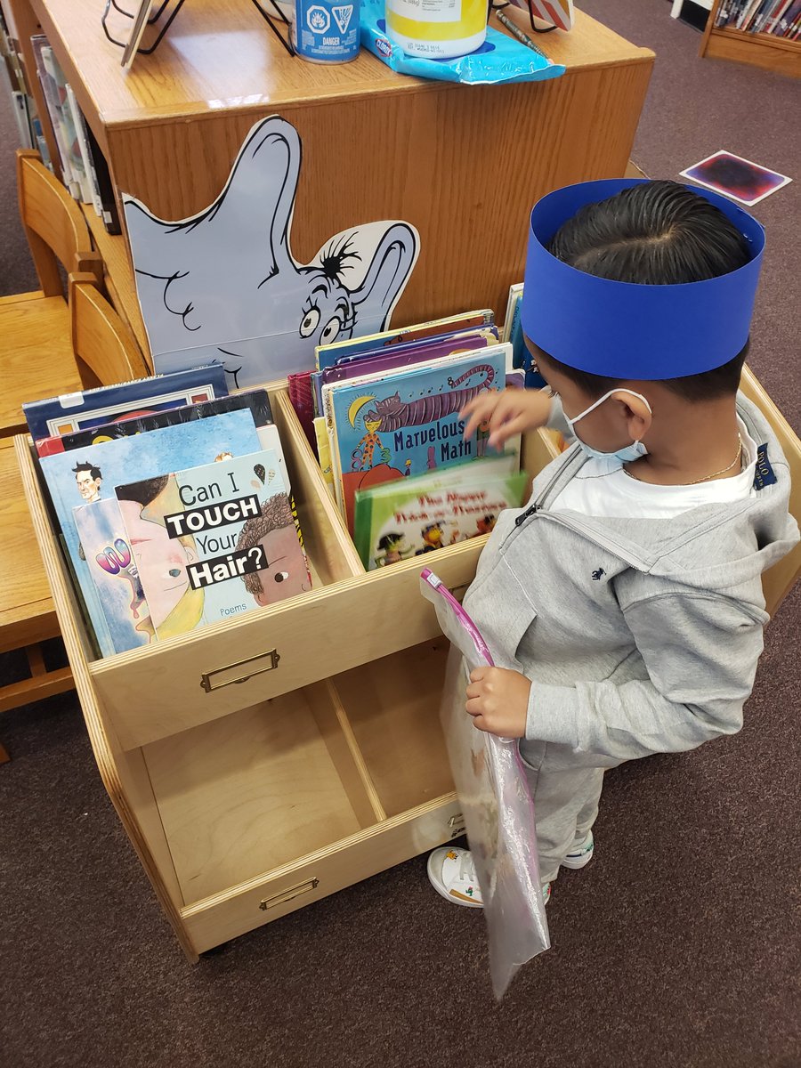 pcal1028's tweet photo. Obsessed with these browsing bins...literally just out of the box & put today's returns in them just to try them out. Made possible thanks to @DonorsChoose @naturemade & @sonicdrivein #limeadesforlearning #lifeinthelibrary https://t.co/pNl1KG3eDF
