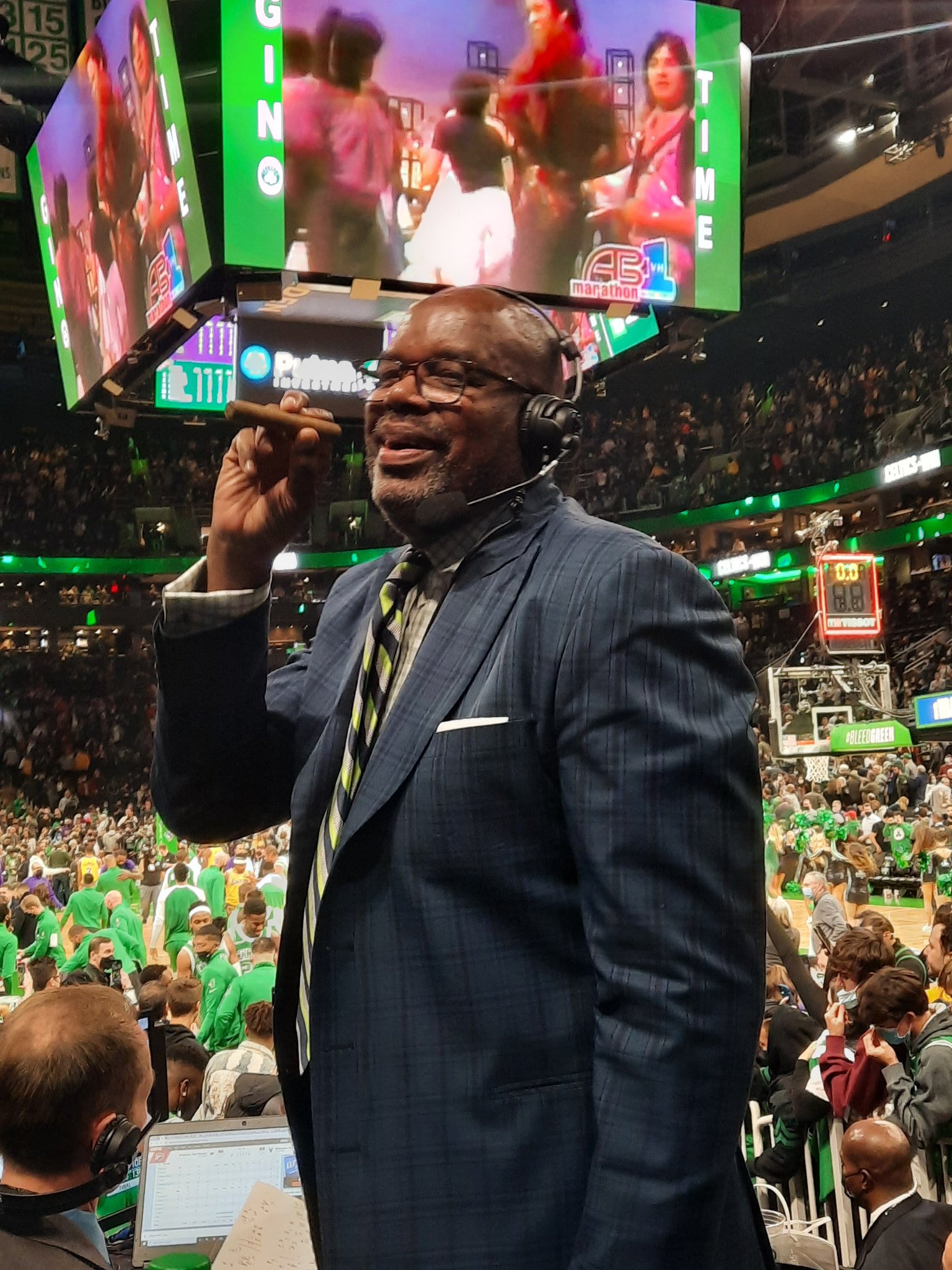 gary washburn on Twitter: "Cedric Maxwell turns around to #Lakers analyst  Mychal Thompson with little message for James Worthy after BOS beats LA  130-108. #Celtics. https://t.co/Lrmy0EMOTy" / Twitter