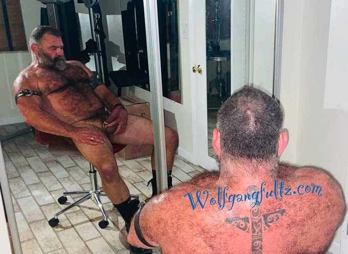 Dad is playing with himself again. See more @ https://t.co/jV2bQ5xWyD #barebackdaddy #breeding #gaydaddies