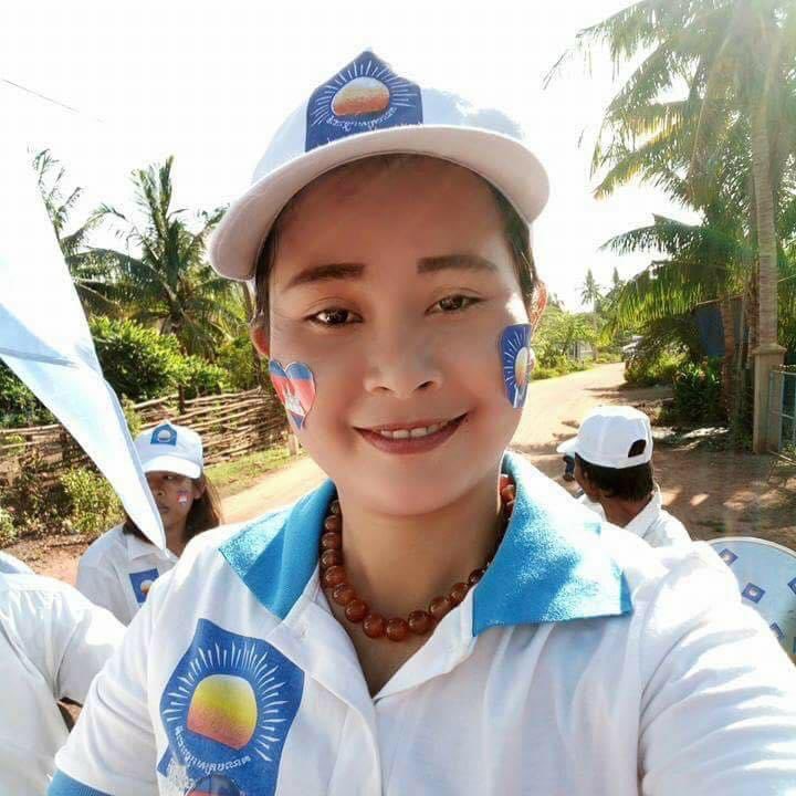 SengMengbunrong's tweet photo. Don't send her back! Lahn Thavry is former chief, Rusey Krok commune in Banteay Meanchey province. Yesterday #Thai police arrested her in #Aranyaprathet &amp; facing deportation, &amp; imprisonment. Thai immigration plans to violate her rights, force her back to #Cambodia. https://t.co/VUmfdF4smW
