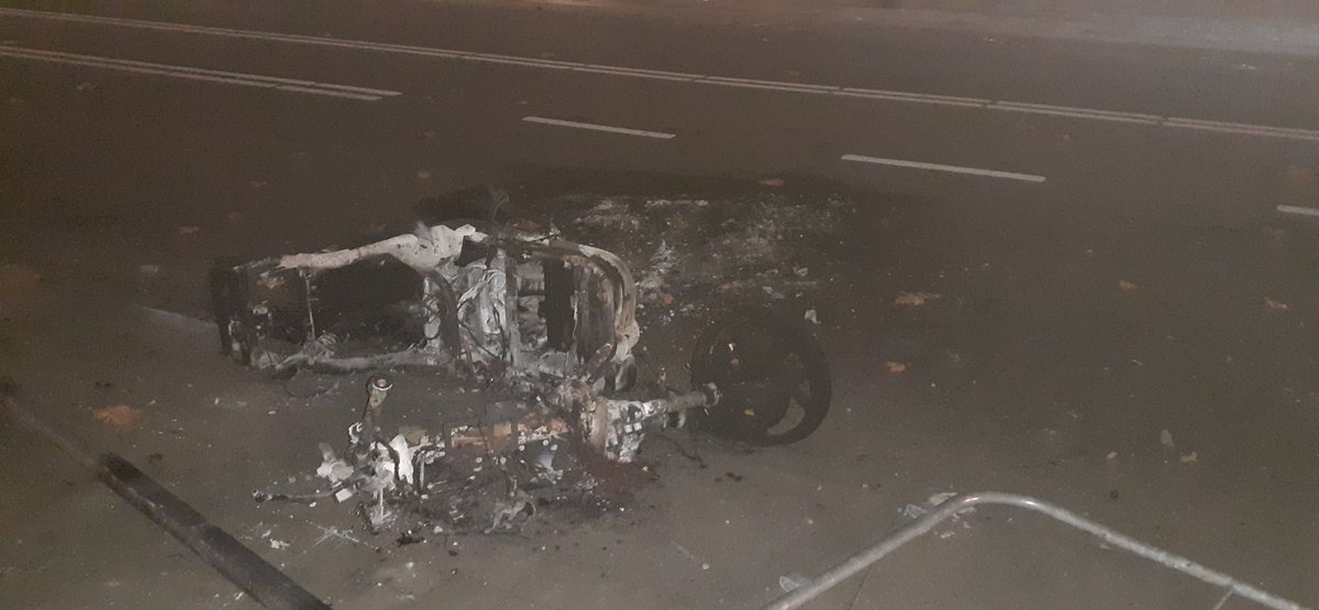 Goed kijken. Hier zit een scooter bij.<a href="/RTV_Rijnmond/">Rijnmond</a>