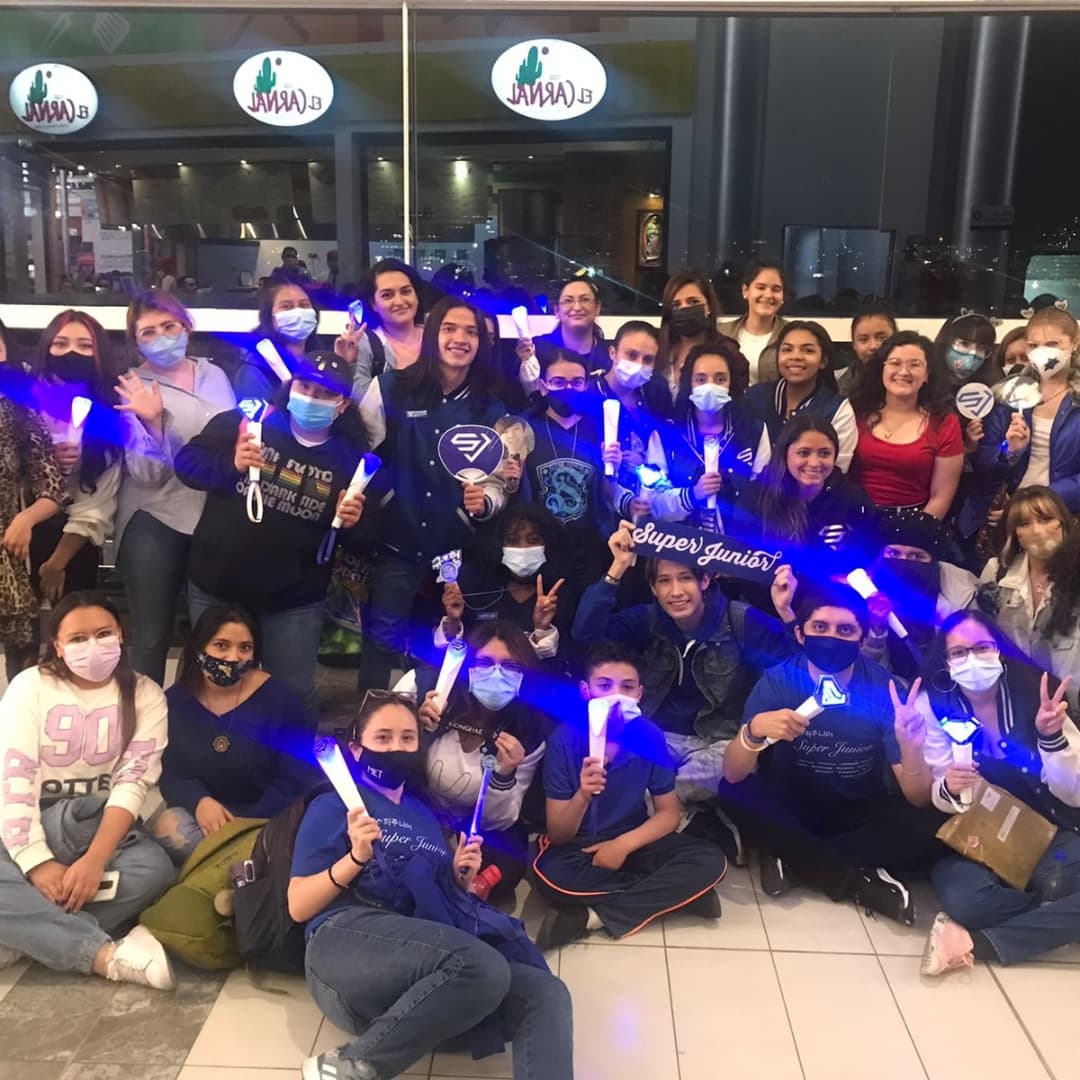 SJFEColColombia's tweet photo. ELF de Bogota dia 2 hoy @CinepolisCO @SJofficial #ELFdecolombia 
#SS8enCinepolis #SS8enLATAM https://t.co/jOPlpBmo80