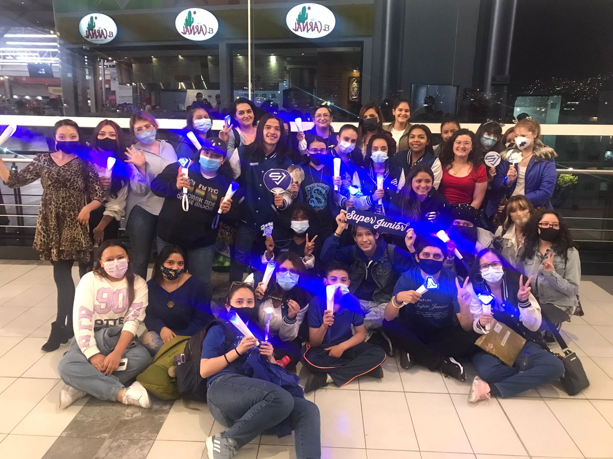 SJFEColColombia's tweet photo. ELF de Bogota dia 2 hoy @CinepolisCO @SJofficial #ELFdecolombia 
#SS8enCinepolis #SS8enLATAM https://t.co/jOPlpBmo80
