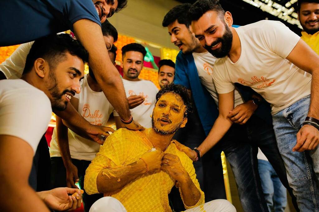 sameerbaru's tweet photo. It’s all Chhalka Chhalka re kalse ka paani…!

#friendswedding #friends #wedding #love #instagood #yaarkishaadi #weddingseason #dostkishaadi #weddingblues #weddingsquad #loveweddingfestival #creativebrides #brides #indianweddingstyle #shaadiwadi #shaadilove #wedzone #bestshaa… https://t.co/GuqvPqX1LB