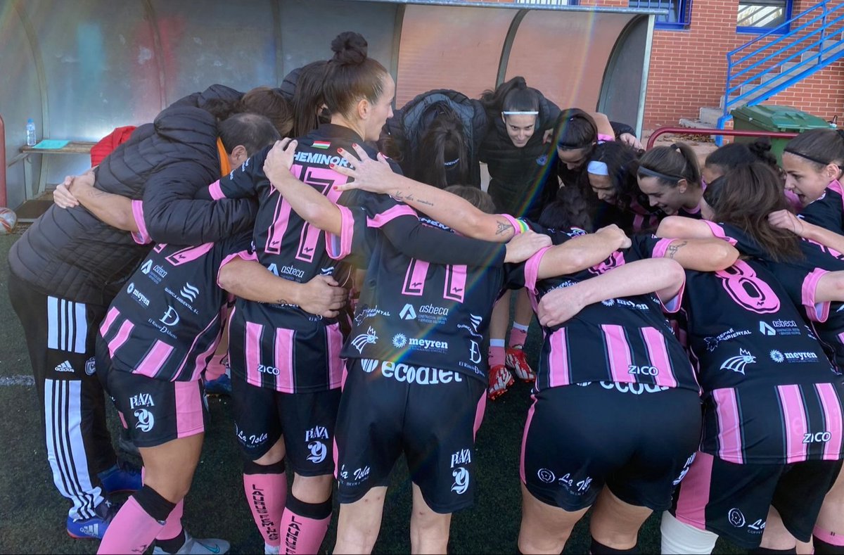 laurusfeminas's tweet photo. ¡¡¡ HOY JUGAMOS !!! 

No te pierdas el partido ya que nuestras guerreras sacarán los tres puntos

📌 10ª Jornada 
⚽️ @laurusfeminas vs @nsbburgos
🏟 Prado viejo campo 6
🕐 16:30 h 
Vamos equipo 💪💪💪 https://t.co/UX1EM1eOUE