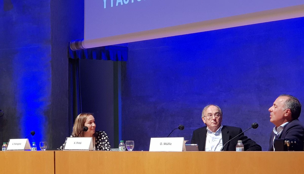 BorralloRosa's tweet photo. Taula de debat al curs de lípids i risc cardiovascular de la fipec. Molt interessant!!! https://t.co/oRXOMSVfym