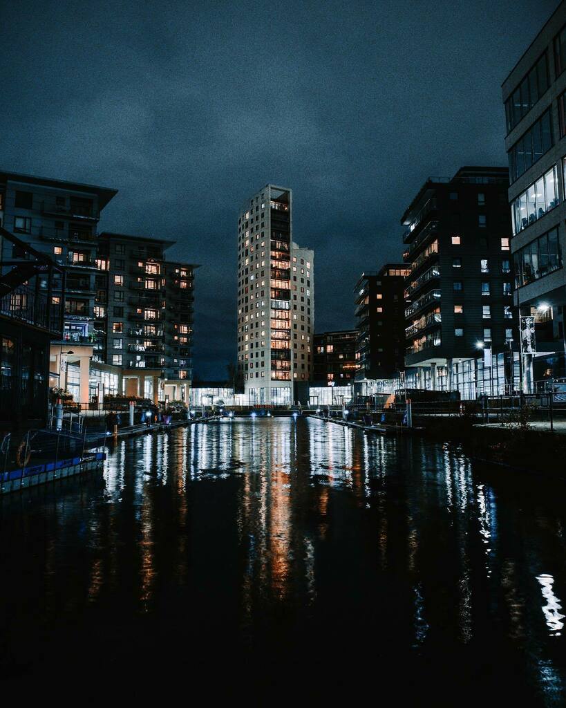 itschrisbanks's tweet photo. Has anyone tried long exposure photography, I went into Leeds last night to have a crack at it. What’s your experience of it? 

·
·
·
·
#cityscape #leeds #nightphotography #longexposure #cityscapes #leedslife #night #longexposure_shots #cityscapesnyc #yorkshire #photography … https://t.co/K5dW0lVn6K