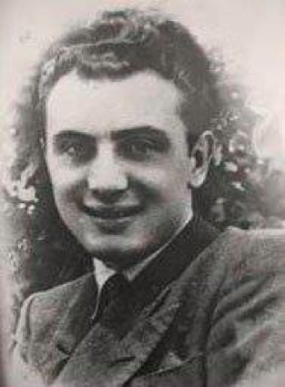 ANPIRomaPosti's tweet photo. Sospettato di essere collegato alla #Resistenza, #LucianoZaro fu ucciso da una squadraccia fascista comandata da un certo maresciallo Crosta,il #24novembre 1944 alla presenza della madre, nella sua casa della frazione di #Arnate.(#Varese).Aveva 20 anni. https://t.co/MUMkz85Dei