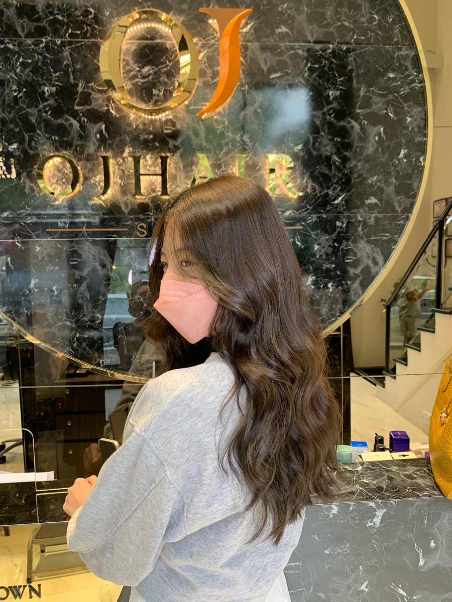 noeysavitta's tweet photo. งงร้าน ojhair เค้าทำผมชั้นหนาเงาขนาดนี้ได้ไง ไม่ได้ทำ treatment เลยนะแค่มาตัดสระเซต5555 https://t.co/9VF6rQdxK5