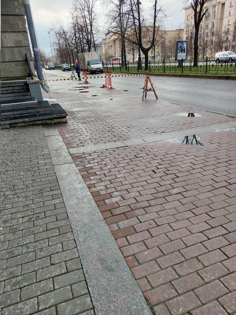 Lrinarina's tweet photo. Я:хочу сожрать что-то вредное и выпить кофе 
Вселенная: https://t.co/S3idsrU1xJ