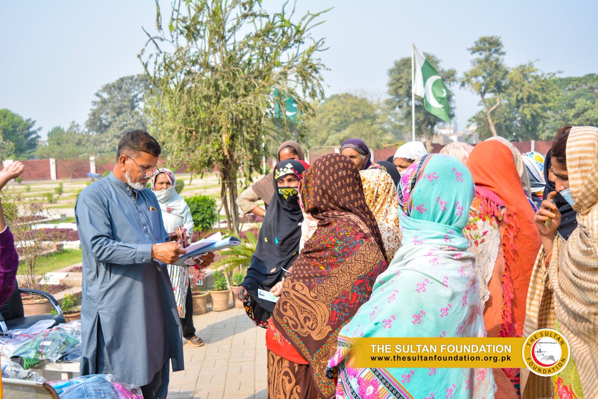 thesultanF's tweet photo. The Sultan Foundation distributed Jackets (Winter clothes) among the deserving people at Army Graveyard - Multan Cantt.
#pakarmy #Lahore #kartarpurCorridor #noor #AamirKhan #LahoreSmog #salwar #yrkkh #BANvPAK #Balochistan https://t.co/Mp8p43tuGX