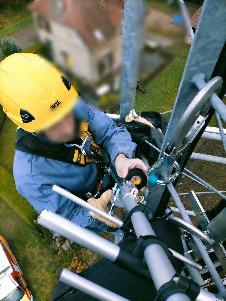 ADRASEC08's tweet photo. Nos compétences (pyloniste, électronicien, informaticien, automaticien, ingénieur, électricien, radioamateur...) et nos matériels, font nos atouts opérationnels : #ADAPTABILITE, #AUTONOMIE &amp; #RESILIENCE ! Ingénierie, conception, déploiement, prog., maintenance : C'est en interne! https://t.co/6L7N6sFuhw
