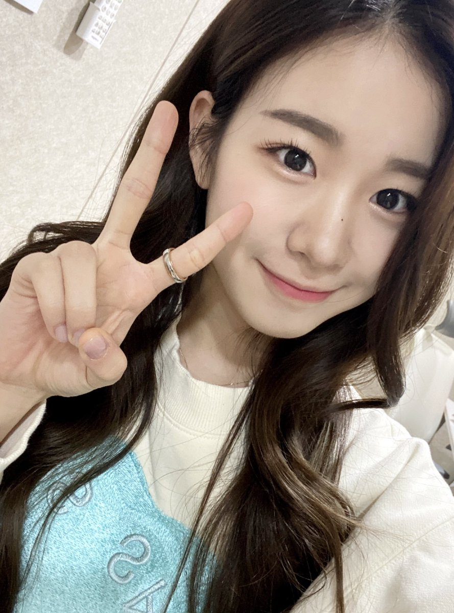 wooah_subs's tweet photo. @wooah_nv [#WOWsubs]
[#wa_vlive✌]
Wow!s💜 Today was my first "Wooyeon's Cozy Night⭐️" but it was very fun😽 How was it for you? I think every moment is great thanks to wow!s, no matter what we do, thank you❤️ Sleep well!! I hope you have a cozy night wow!s💝

#wooah #우아 #우연 #WOOYEON https://t.co/kd1OJ9rWuE