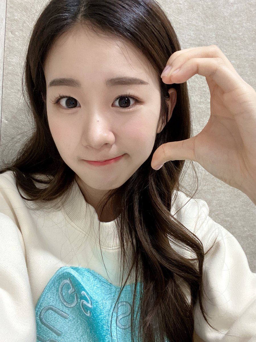 wooah_subs's tweet photo. @wooah_nv [#WOWsubs]
[#wa_vlive✌]
Wow!s💜 Today was my first "Wooyeon's Cozy Night⭐️" but it was very fun😽 How was it for you? I think every moment is great thanks to wow!s, no matter what we do, thank you❤️ Sleep well!! I hope you have a cozy night wow!s💝

#wooah #우아 #우연 #WOOYEON https://t.co/kd1OJ9rWuE